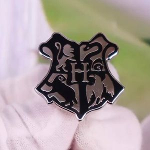 Harry Potter Hogwarts Enamel Pin